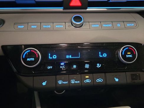 Used 2023 Hyundai Elantra Limited w/ Cargo Package image 18