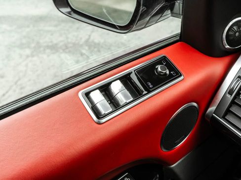 Used 2020 Land Rover Range Rover Sport SVR image 18