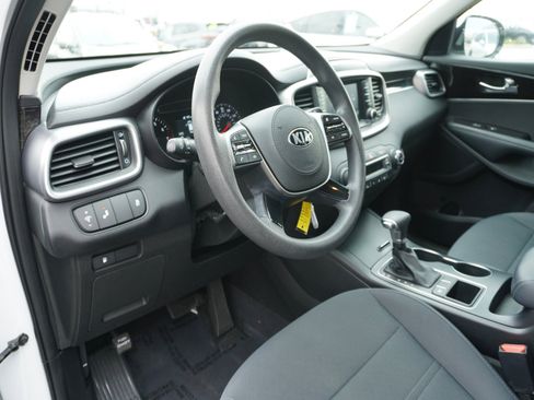 Used 2019 Kia Sorento LX image 18