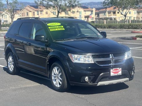 Used 2017 Dodge Journey SXT w/ Comfort/Convenience Group image 1