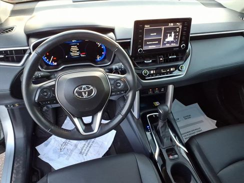 Used 2022 Toyota Corolla Cross XLE image 16