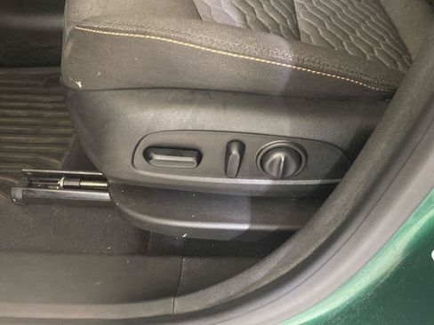 Used 2019 Chevrolet Equinox LT w/ Driver Convenience Package FWD image 23