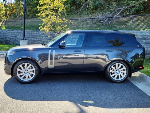 New 2025 Land Rover Range Rover SE image 6