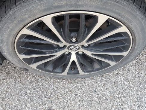 Used 2018 Toyota Camry SE image 10