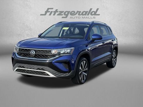 Used 2024 Volkswagen Taos SE FWD image 2