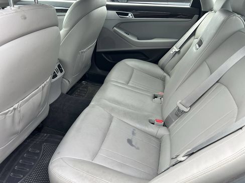 Used 2016 Hyundai Genesis 3.8 RWD image 12
