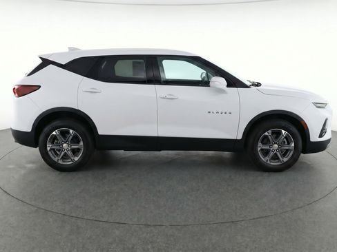 Used 2025 Chevrolet Blazer LT FWD image 11