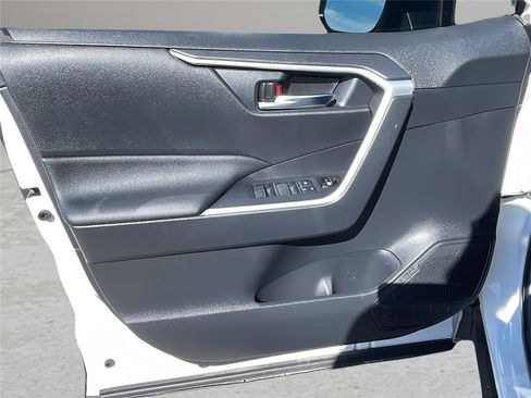 Used 2022 Toyota RAV4 XLE image 20