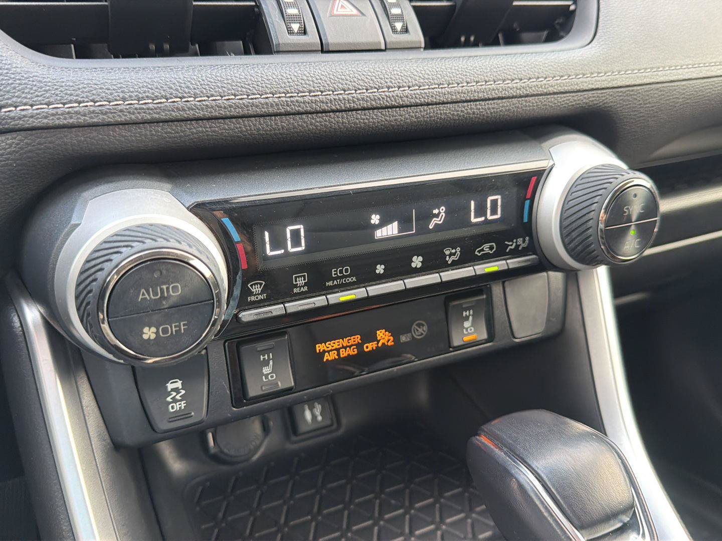 Used 2019 Toyota RAV4 XLE Premium w/ Cold Weather Package FWD image 21