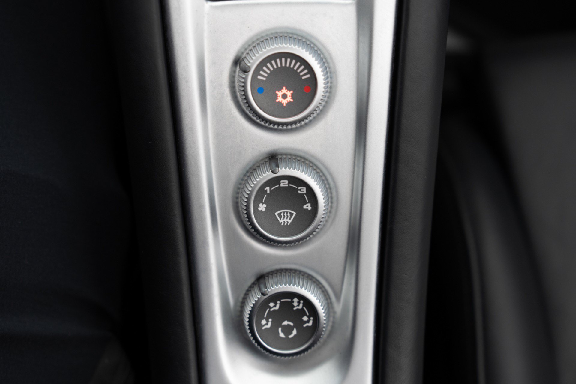 Used 2004 Porsche Carrera GT RWD image 32