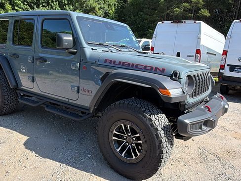 Used 2024 Jeep Wrangler Unlimited Rubicon w/ XTREMEE 35" Tire Package AWD/4WD image 5