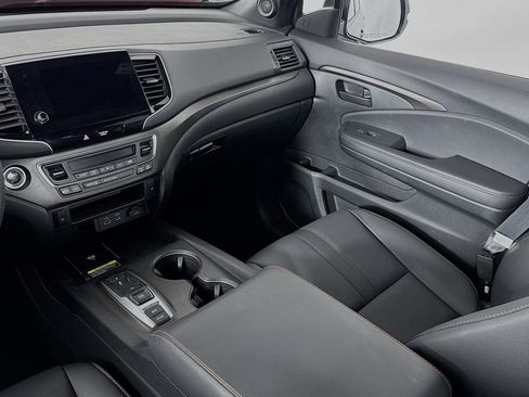 Certified 2025 Honda Passport TrailSport image 24