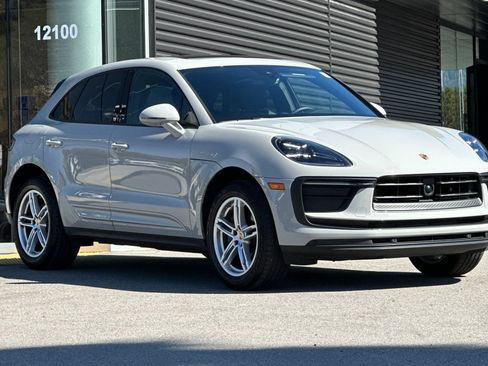 Used 2025 Porsche Macan AWD/4WD image 10
