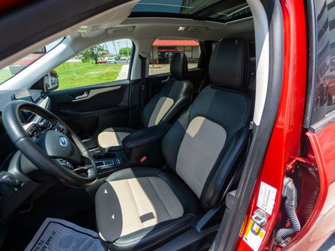 Used 2022 Ford Escape Titanium w/ Titanium Elite Package image 16