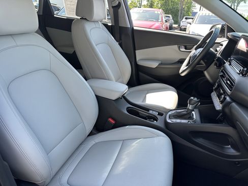 Used 2022 Hyundai Kona Limited w/ Cargo Package FWD image 13