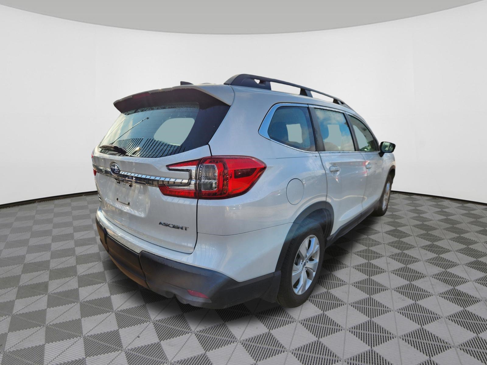 Used 2023 Subaru Ascent 8-Passenger AWD/4WD image 4