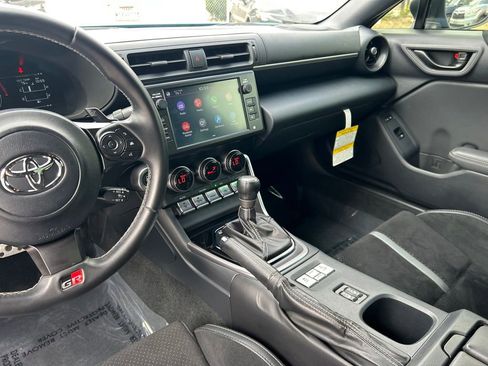 Used 2022 Toyota GR86 Premium image 15