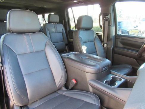Used 2021 Chevrolet Suburban RST w/ Luxury Package image 9