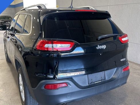 Used 2018 Jeep Cherokee Latitude Plus image 4