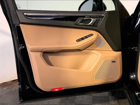 Certified 2025 Porsche Macan image 25