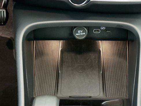 Used 2025 Volvo XC40 B5 Core image 26