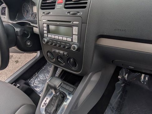 Used 2009 Volkswagen Rabbit S FWD image 17