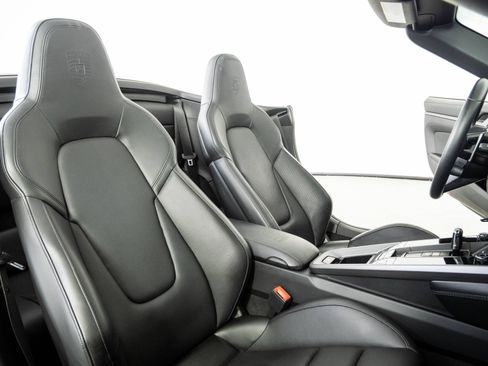 Used 2022 Porsche 911 Carrera RWD image 19