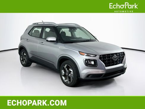 Used 2025 Hyundai Venue SEL FWD image 1
