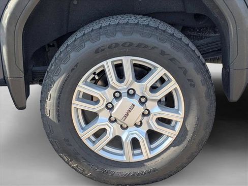 Used 2021 GMC Sierra 2500 SLT w/ SLT Preferred Package image 9
