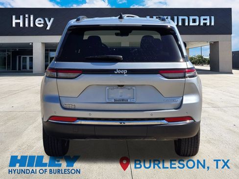 Used 2025 Jeep Grand Cherokee Laredo X RWD image 6