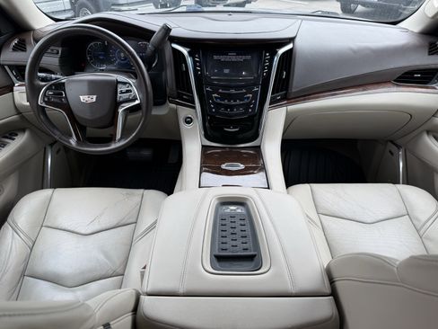 Used 2016 Cadillac Escalade Luxury RWD image 13