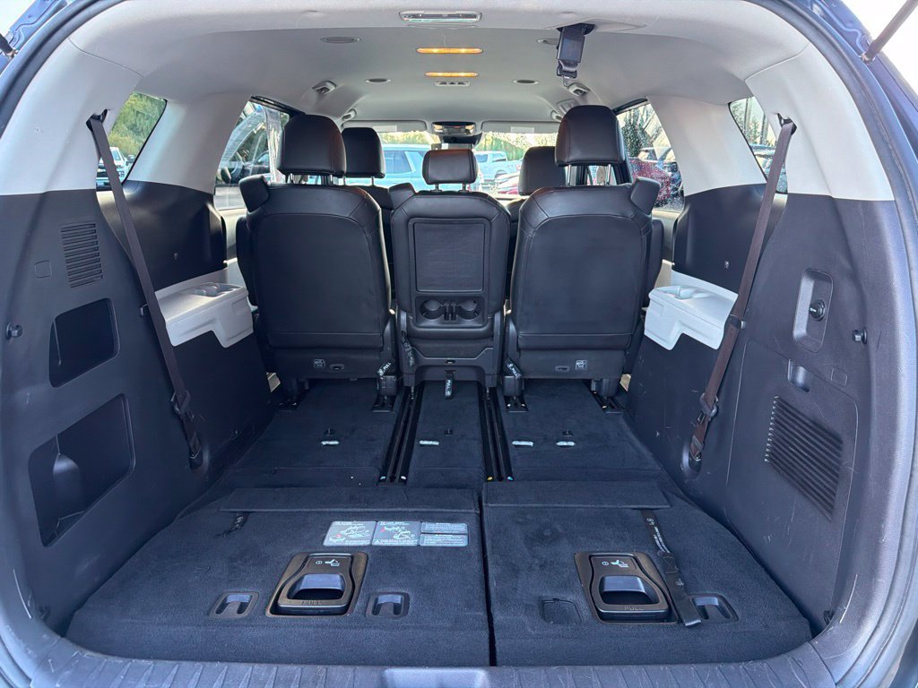 Used 2022 Kia Carnival LX FWD image 22