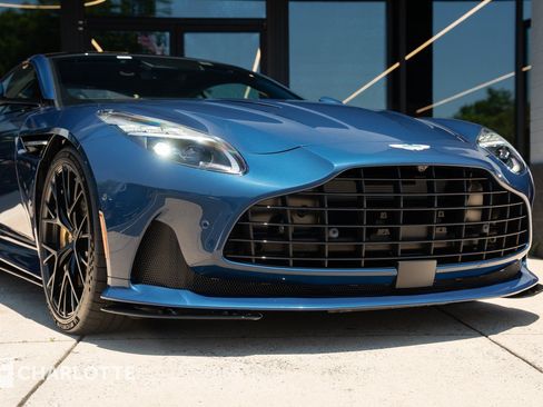 Used 2025 Aston Martin DB12 Coupe RWD image 2