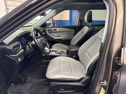 Used 2021 Ford Explorer XLT w/ Equipment Group 202A AWD/4WD image 10