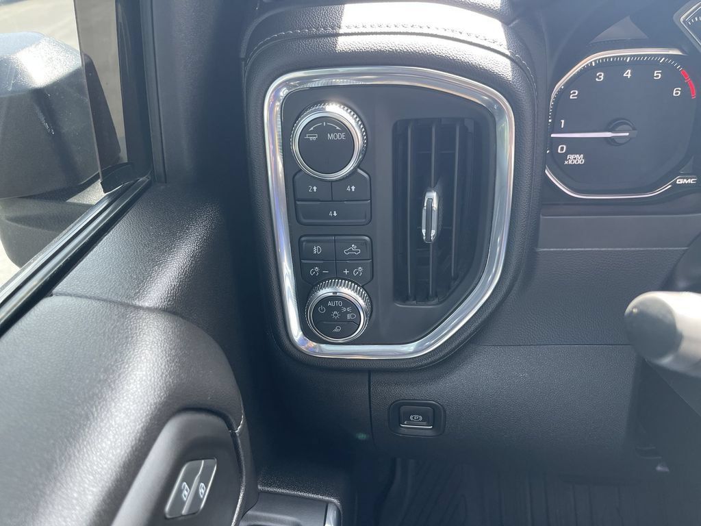 Used 2022 GMC Sierra 3500 SLE w/ SLE Value Package AWD/4WD image 17
