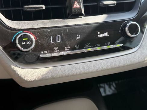 Certified 2021 Toyota Corolla LE FWD image 25