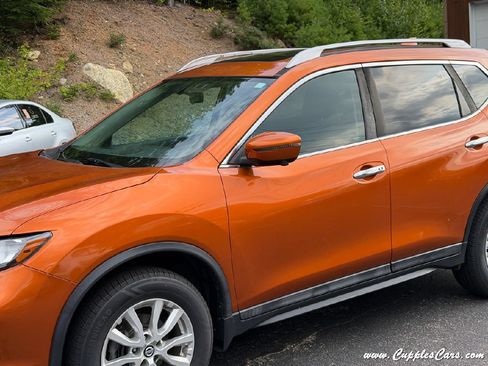 Used 2017 Nissan Rogue SV w/ Sun & Sound Touring Package AWD/4WD image 32