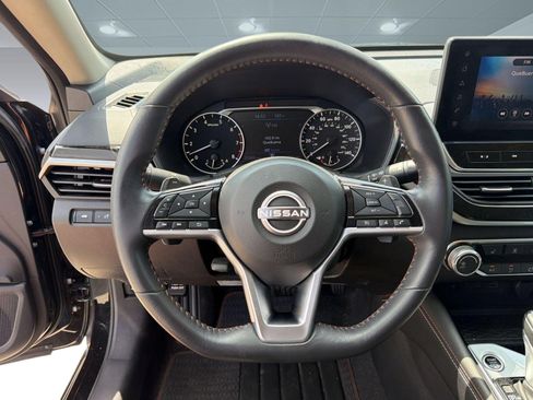 Used 2024 Nissan Altima 2.5 SR w/ SR Premium Package FWD image 11