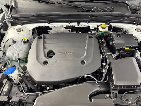 Used 2025 Volvo XC40 B5 Core image 34