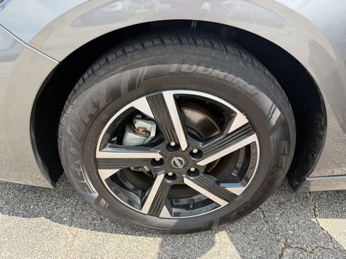 Used 2024 Nissan Sentra SV FWD image 23