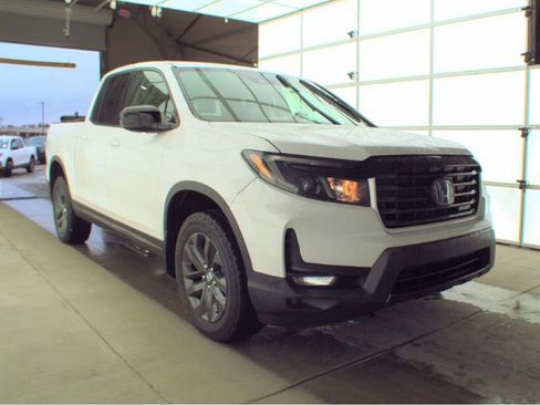 Used 2023 Honda Ridgeline Sport image 4
