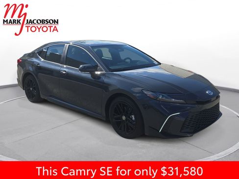 Used 2025 Toyota Camry SE w/ Convenience Package FWD image 5