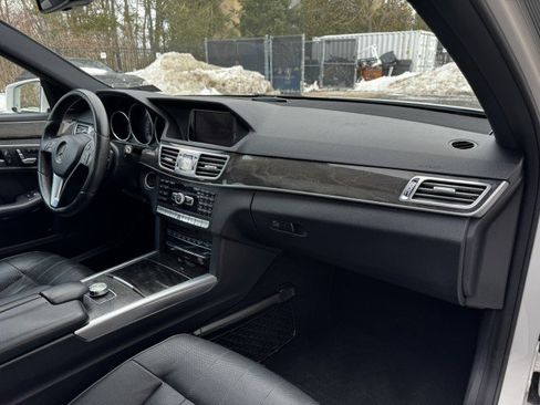 Used 2014 Mercedes-Benz E 550 4MATIC Sedan w/ Premium 1 Package image 31