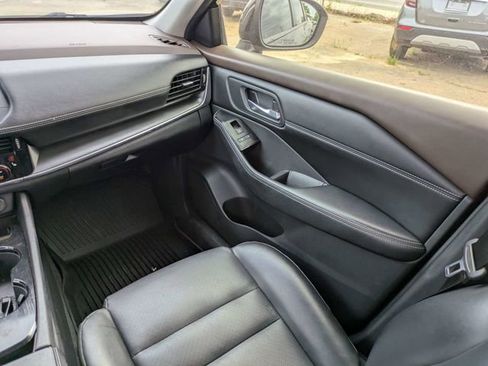Used 2022 Nissan Rogue SV w/ SV Premium Package FWD image 18