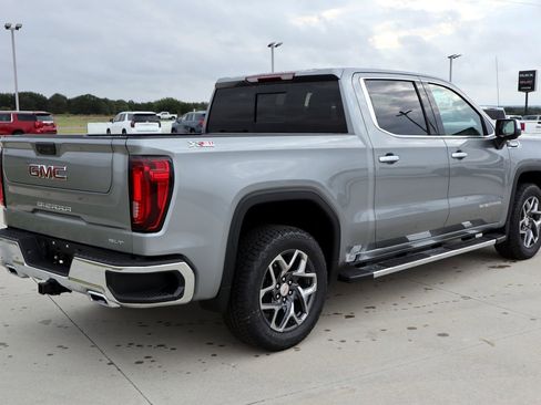 New 2026 GMC Sierra 1500 SLT image 4