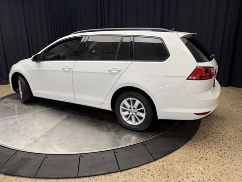 Used 2015 Volkswagen Golf S image 16