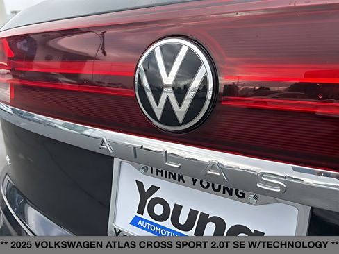 Used 2025 Volkswagen Atlas Cross Sport SE image 14