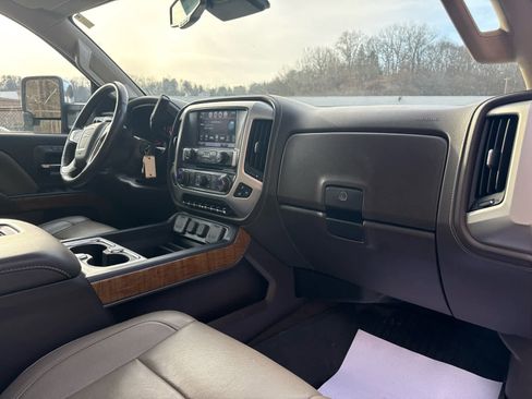 Used 2019 GMC Sierra 2500 SLT w/ Duramax Plus Package image 29