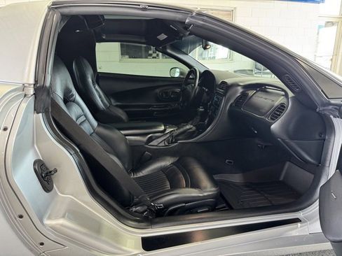 Used 2002 Chevrolet Corvette Coupe w/ Preferred Equipment Group2 image 11