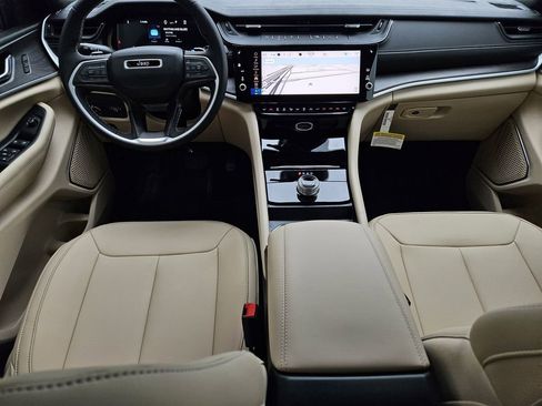 New 2026 Jeep Grand Cherokee Limited RWD image 11